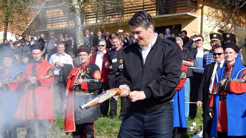 Premijer Milanović sudjelovao u manifestaciji „Kostelska uskrsna pištola“